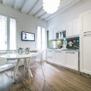 https://gold-venice-suite.hotelslidodijesolo.com