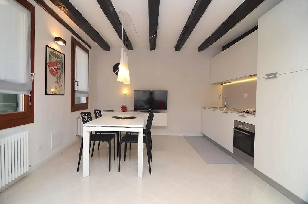 Venice Mirrors Apartment