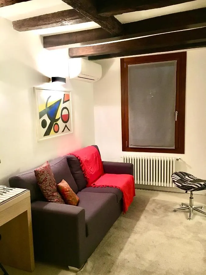 Venice Mirrors Apartment